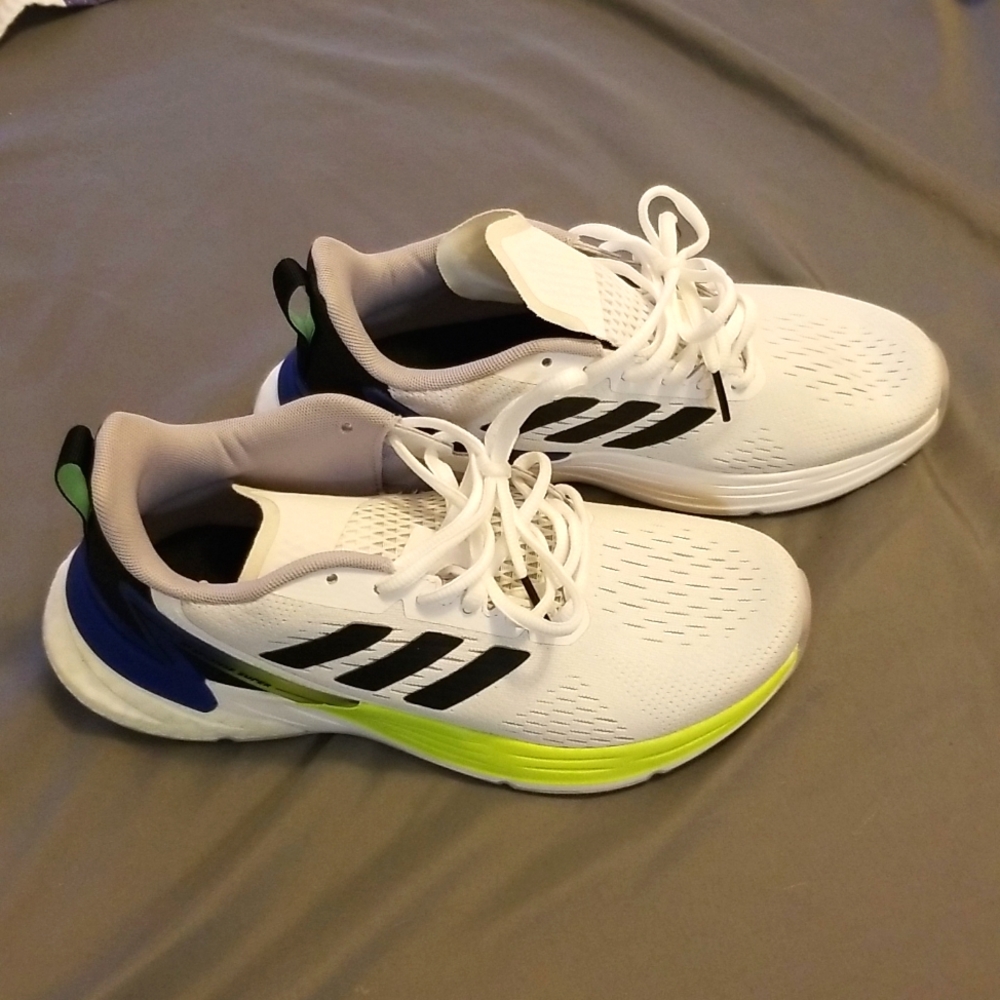 New size 5 kids Adidas